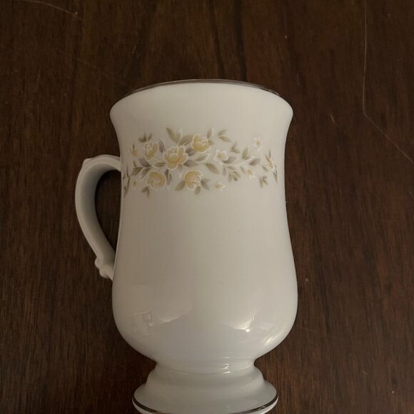 Crown Victoria - Carolyn - retired Mug - Picture 3 of 6